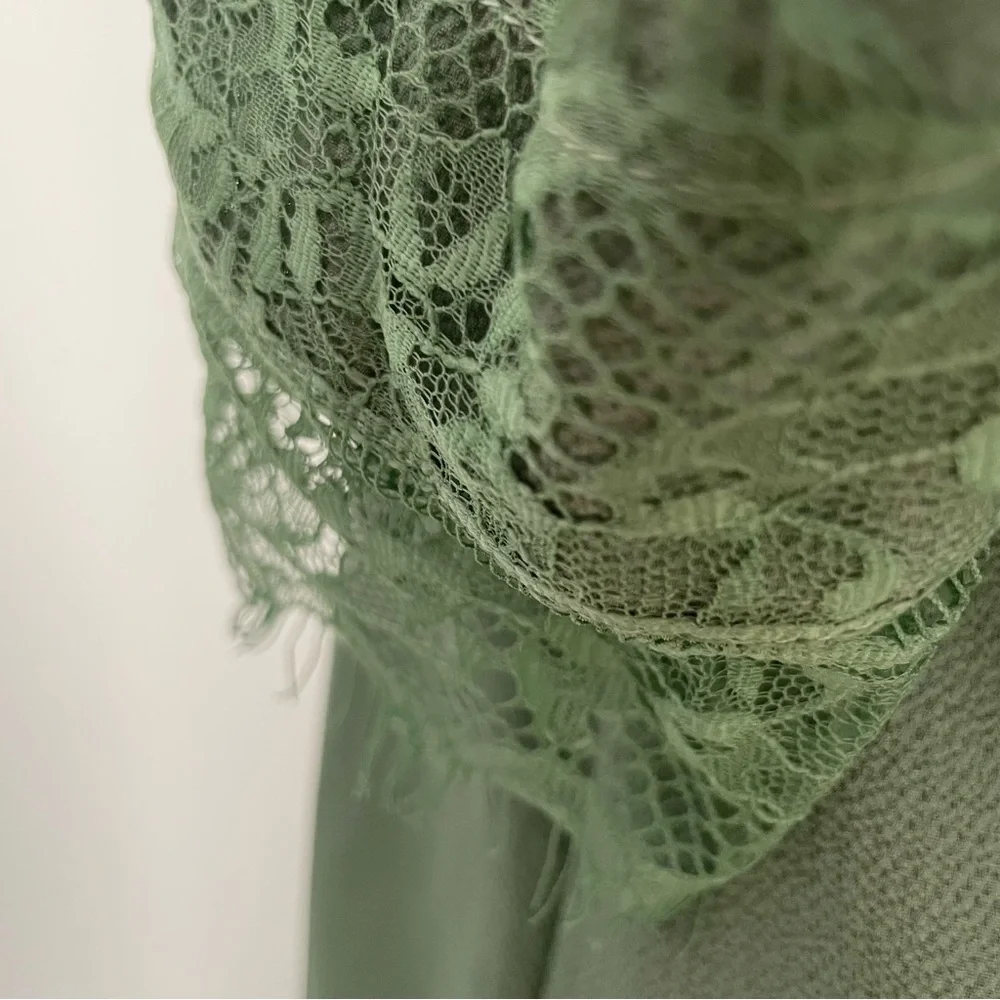 Paper crane pastel green cold shoulder top size small - Picture 6 of 8